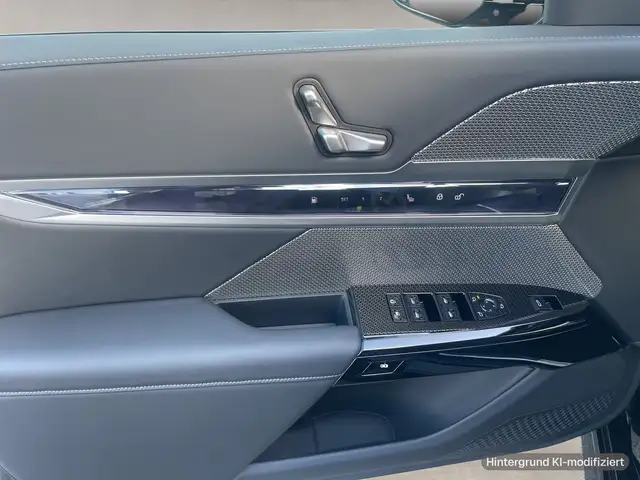 BMW 7 Series view 14