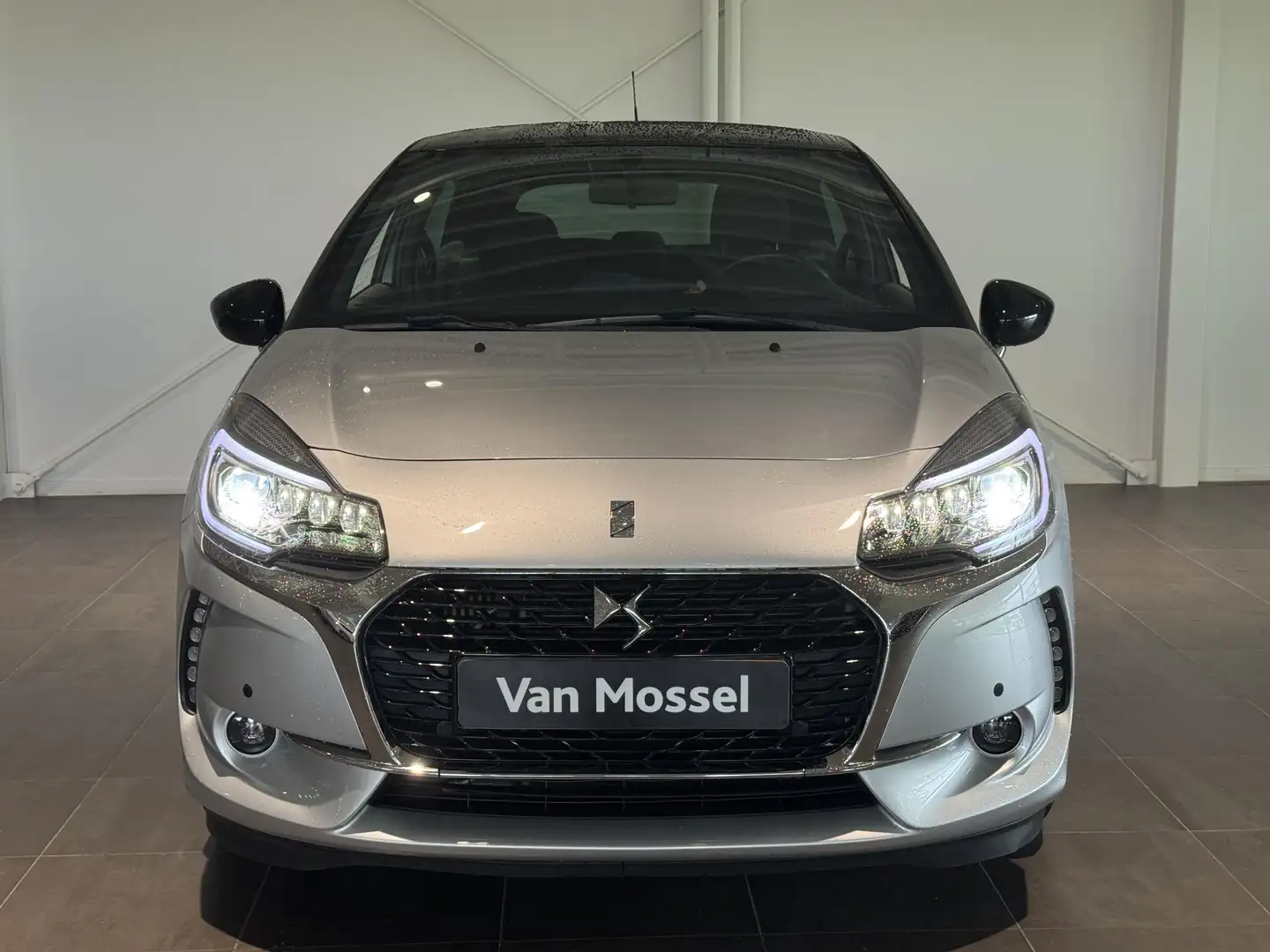 DS Automobiles DS 3 110PK Connected Chic - AUTOMAAT - KEURIG ONDERHOUD Gris - 2
