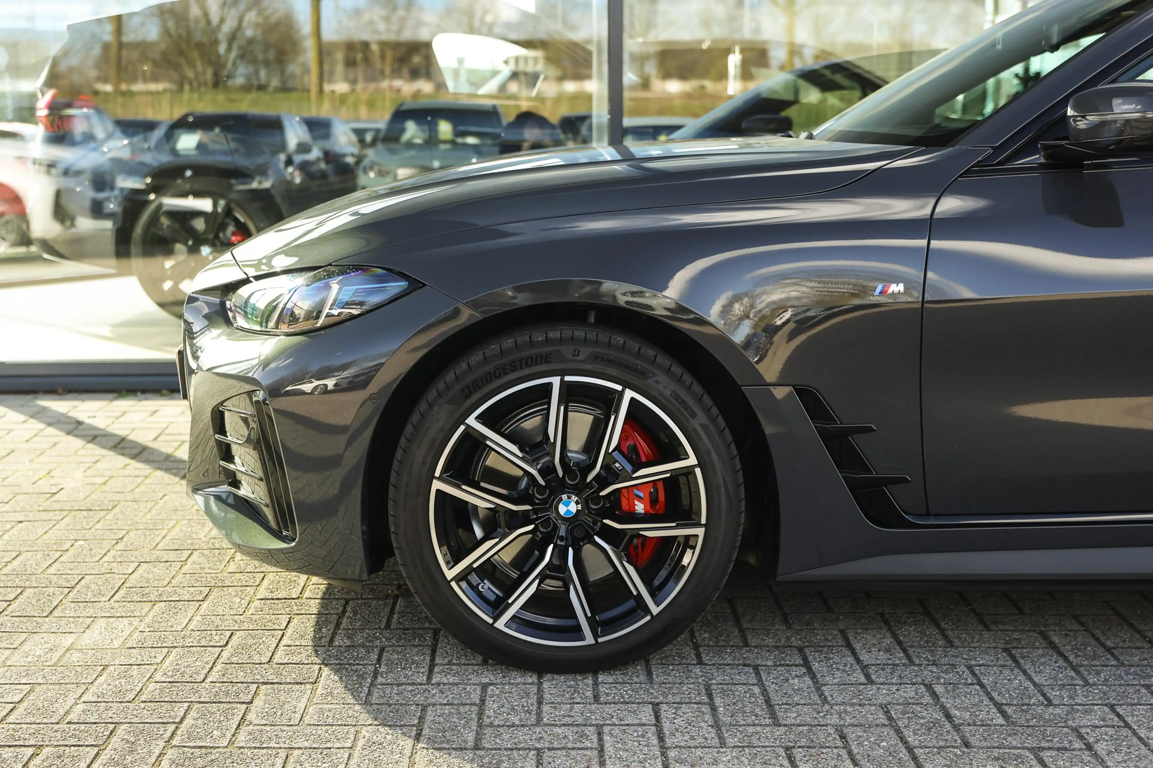 BMW i4 eDrive35 M Sport / Schuif-kanteldak / Adaptieve LE — photo 5