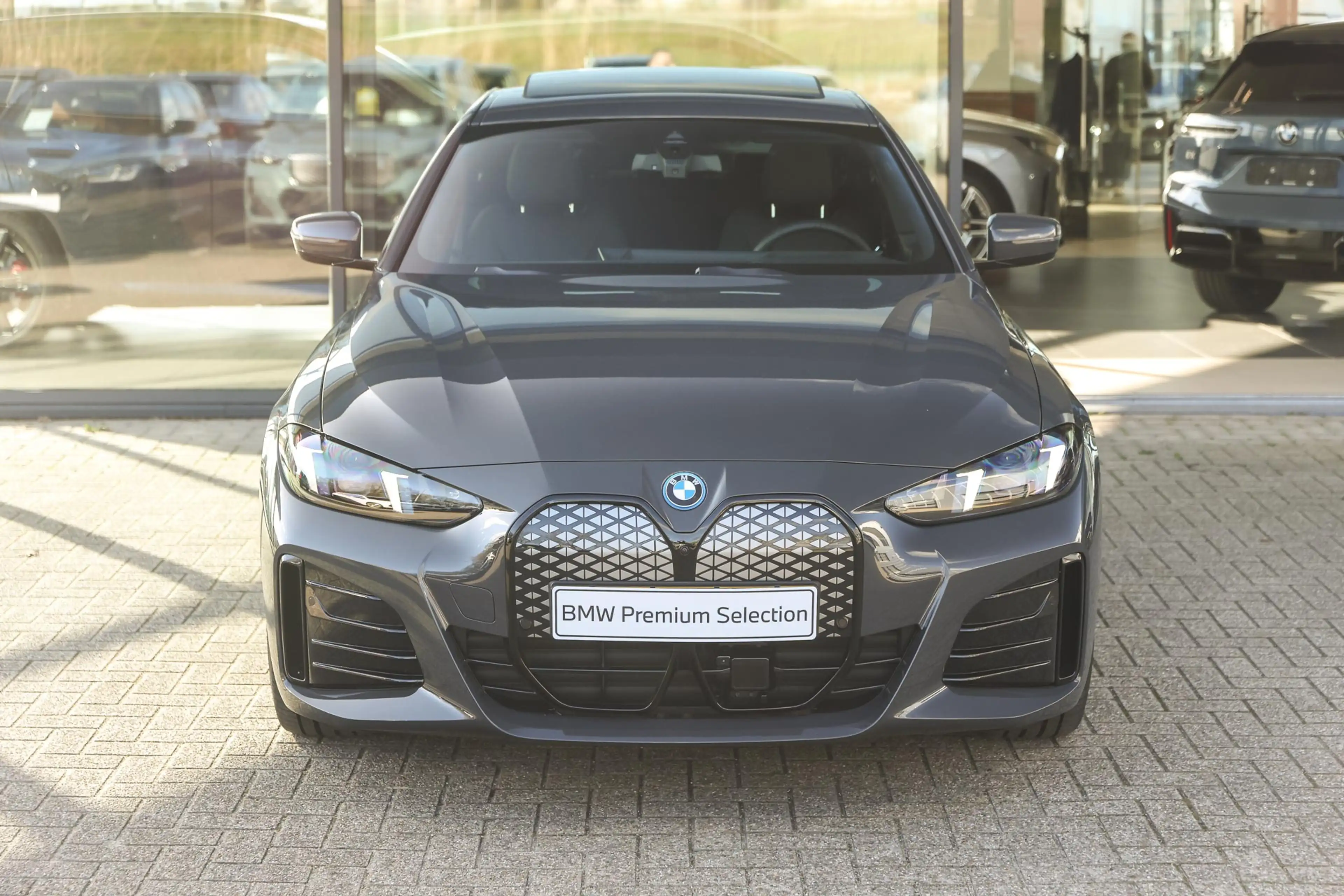 BMW i4 eDrive35 M Sport / Schuif-kanteldak / Adaptieve LE — photo 6
