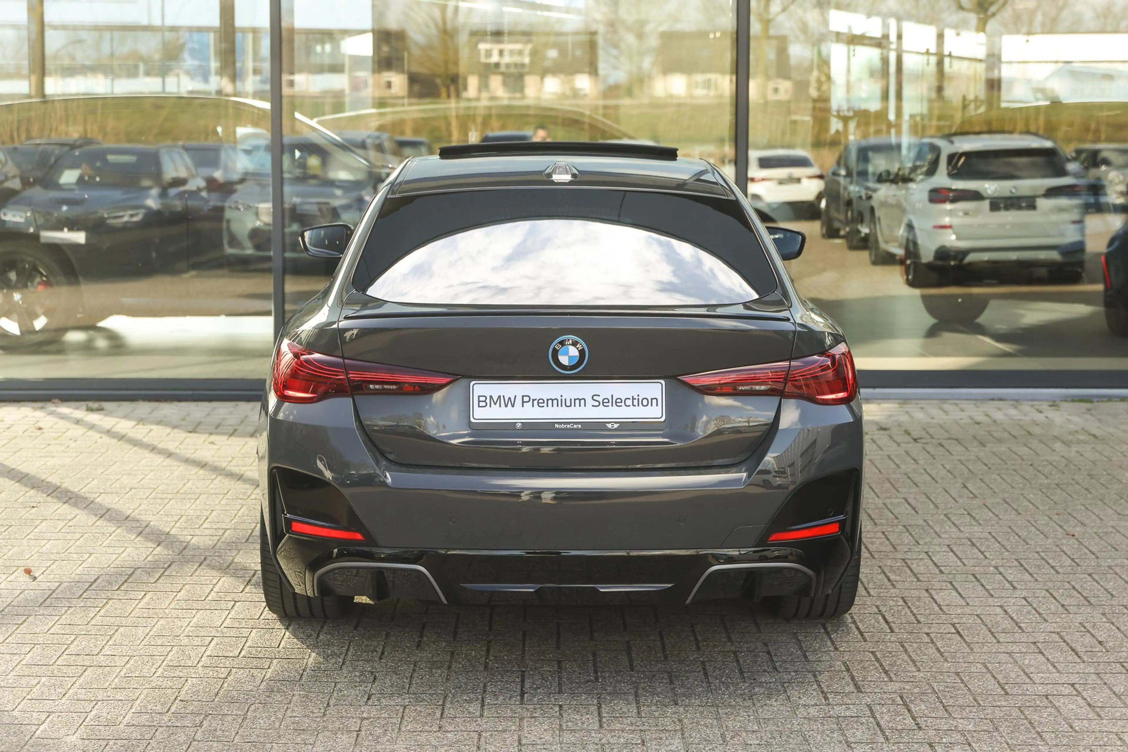 BMW i4 eDrive35 M Sport / Schuif-kanteldak / Adaptieve LE — photo 7