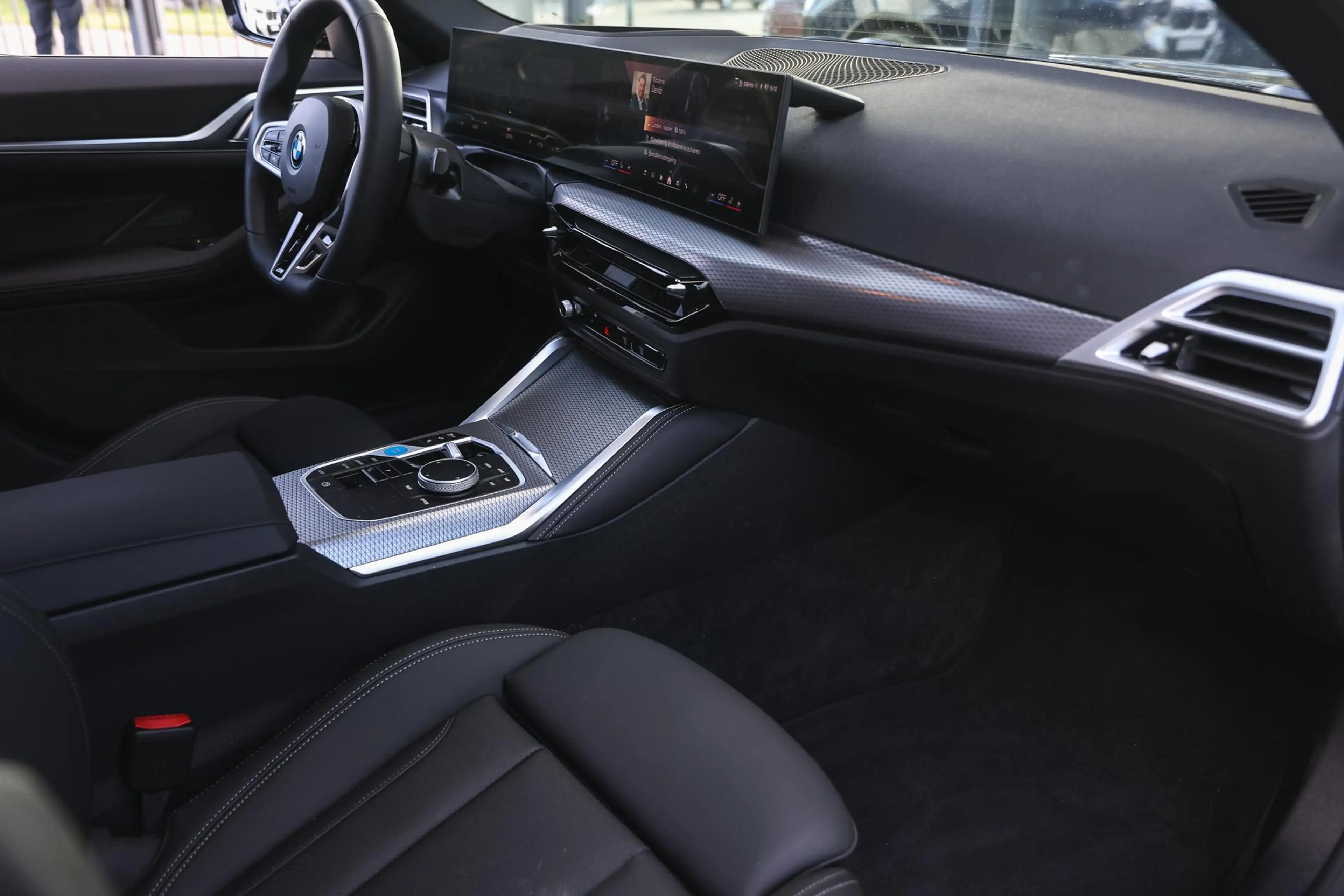 BMW i4 eDrive35 M Sport / Schuif-kanteldak / Adaptieve LE — photo 10