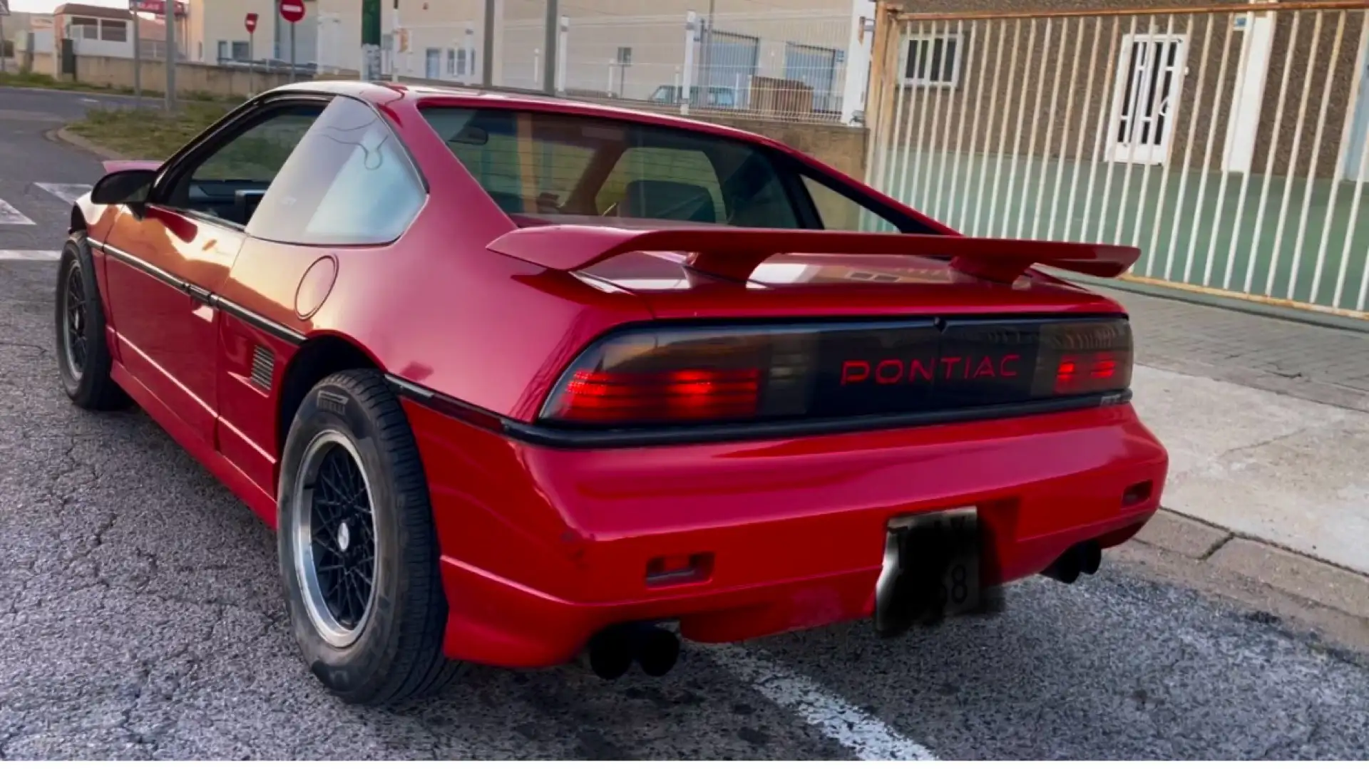 Pontiac Fiero pontiac fiero GT Rouge - 2