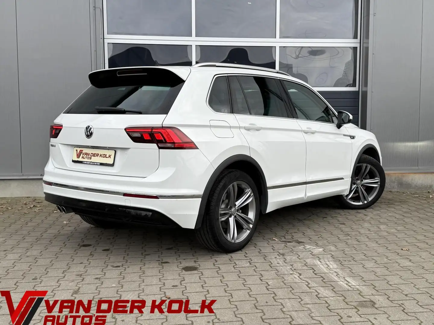 Volkswagen Tiguan 1.5 TSI R-Line Automaat 150 PK | | Carplay | LED | - 2
