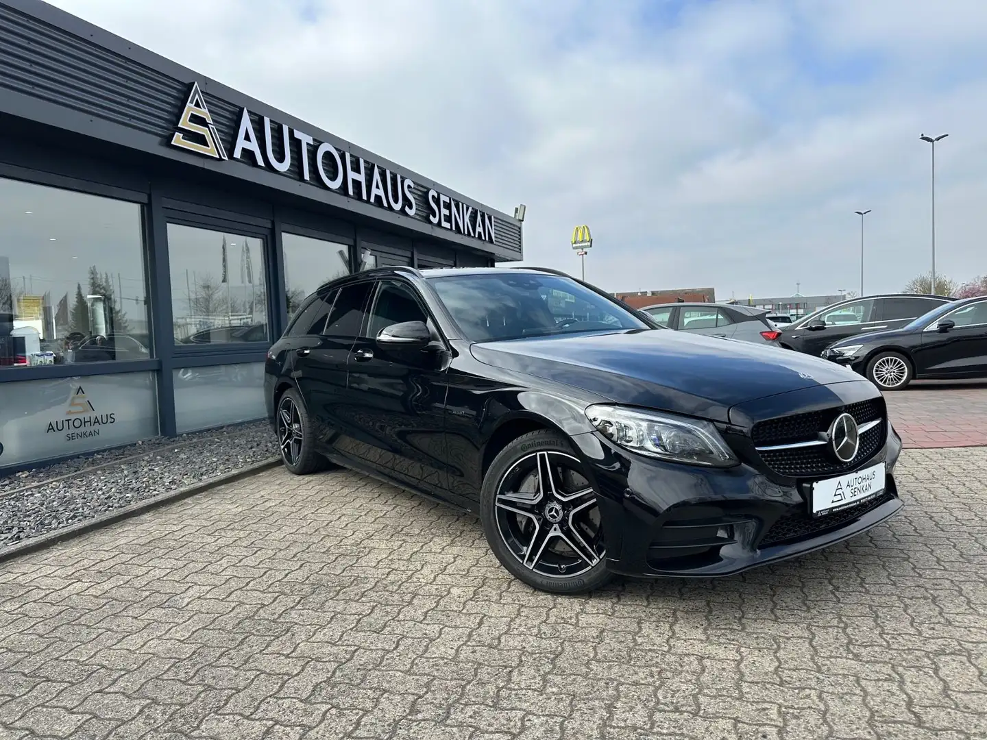 Mercedes-Benz C 300 e T AMG*Night Edition*PANO*BURMESTER*360°* Noir - 1