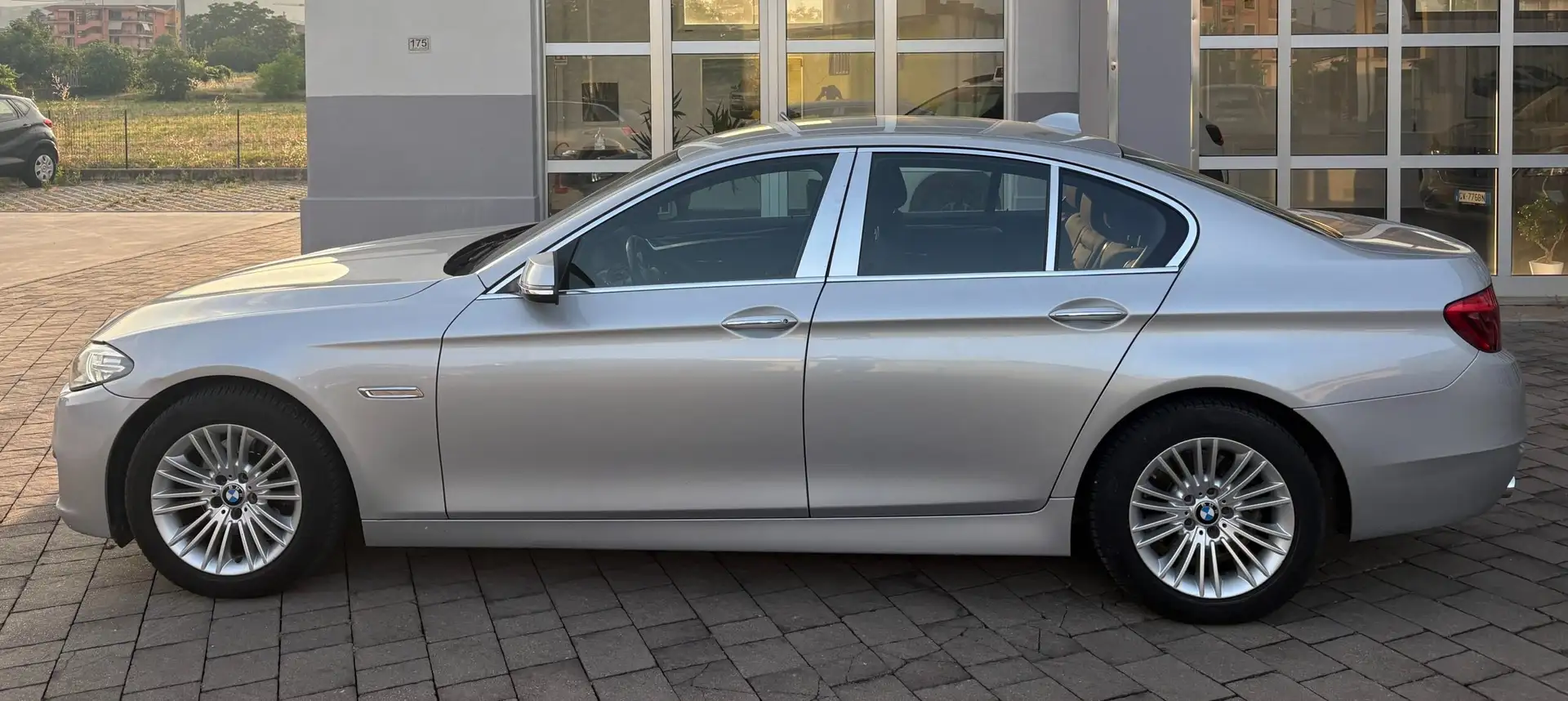 BMW 518 BMW 518d Business E6B automatica Grigio - 2