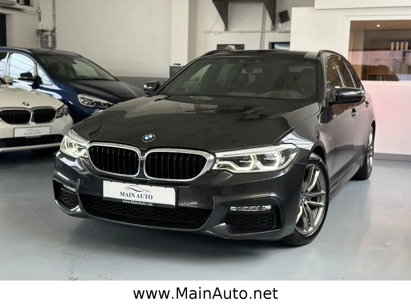 BMW 520 d M Sport/HUD/CAM/AHK/SPUR/HiFi/KeyGO/Leder Grau - 2