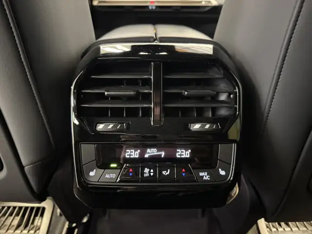 BMW iX xDrive50 *Sportpaket* Ansicht 21