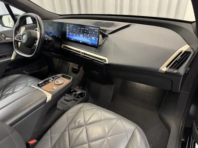 BMW iX xDrive50 *Sportpaket* Ansicht 8