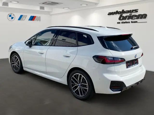 BMW 2 Series view 4