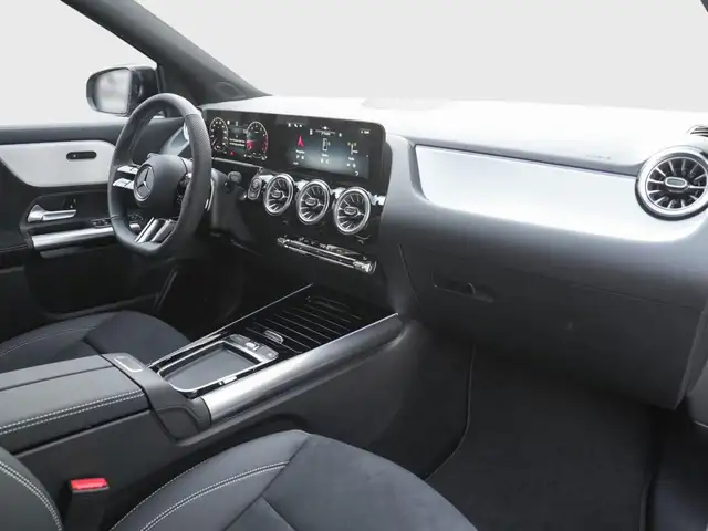 Mercedes-Benz Gla view 11