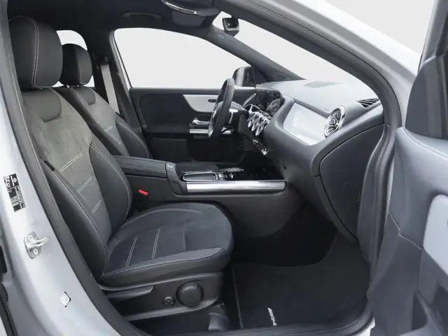 Mercedes-Benz Gla view 7