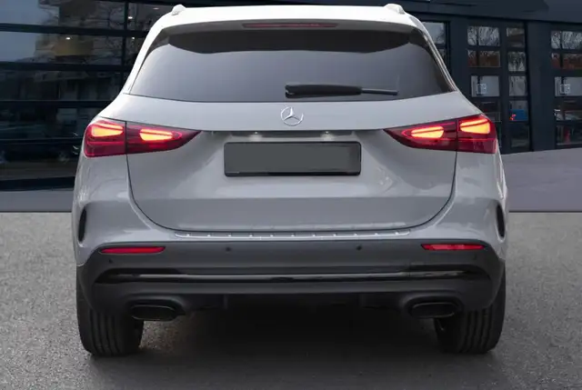Mercedes-Benz Gla view 12