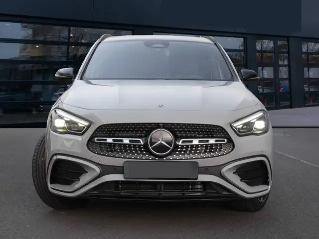 Mercedes-Benz Gla view 4