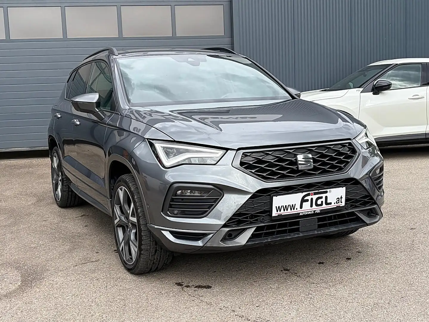 SEAT Ateca 1,5 FR ACT TSI DSG Grau - 1