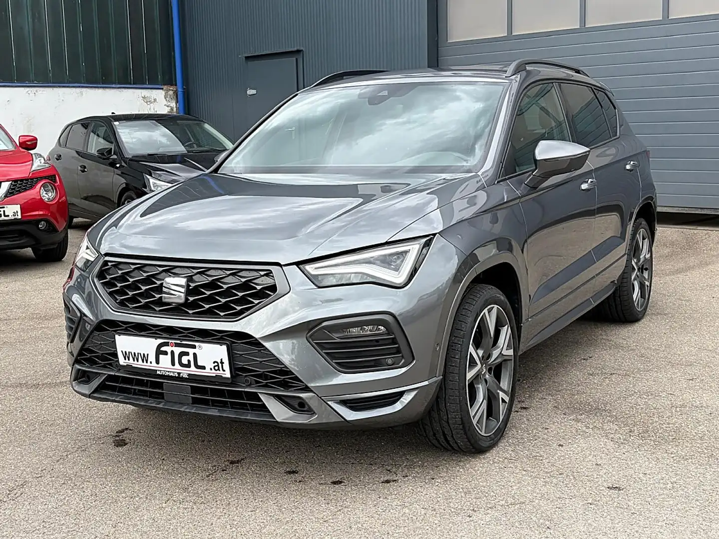 SEAT Ateca 1,5 FR ACT TSI DSG Grau - 2