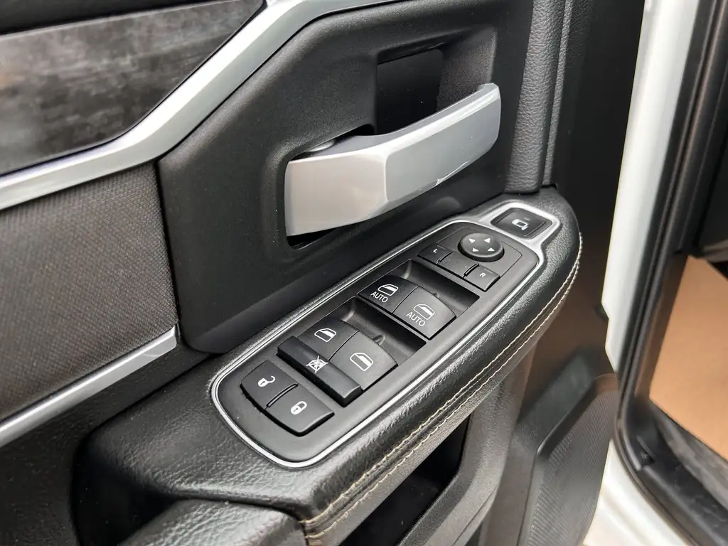 2024 RAM 3500 Big Horn Crew Cab — photo 6