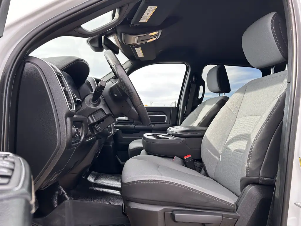 2024 RAM 3500 Big Horn Crew Cab — photo 7