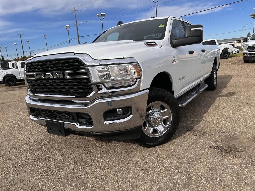 2024 RAM 3500 Big Horn Crew Cab — photo 2