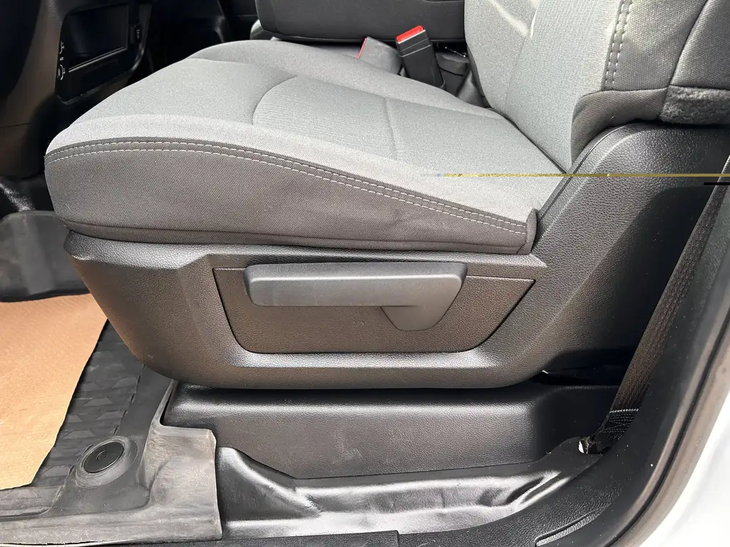 2024 RAM 3500 Big Horn Crew Cab — photo 8