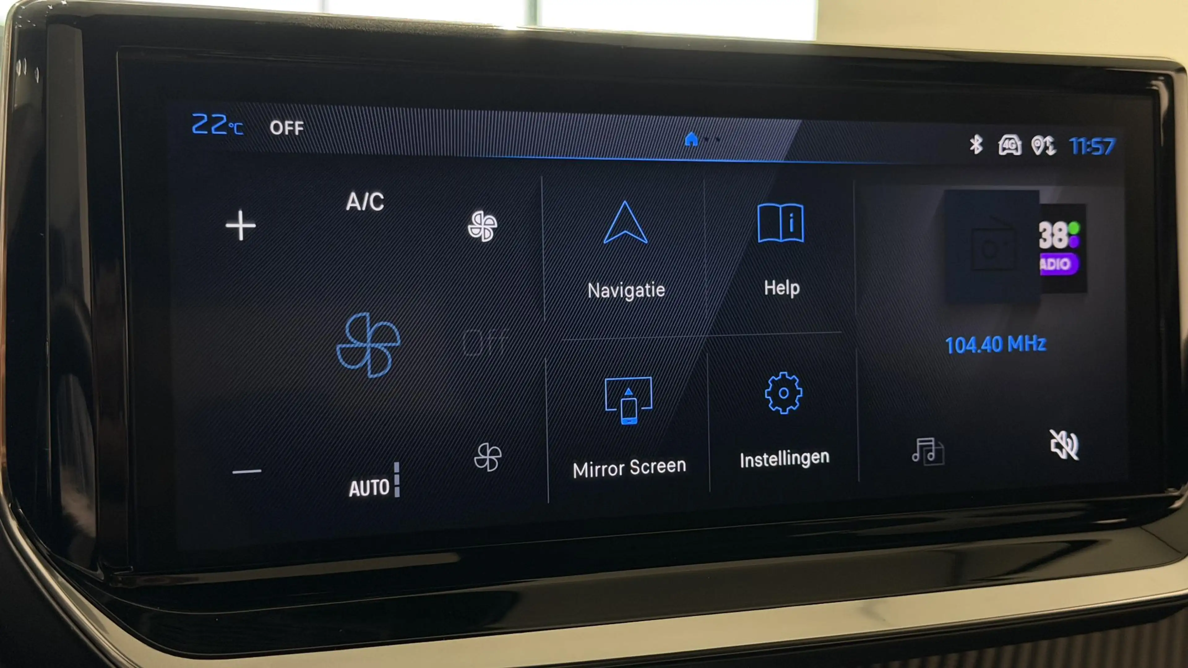 Peugeot e-2008 EV Allure 54 kWh l Navi l Parkeersensoren l Apple — photo 3