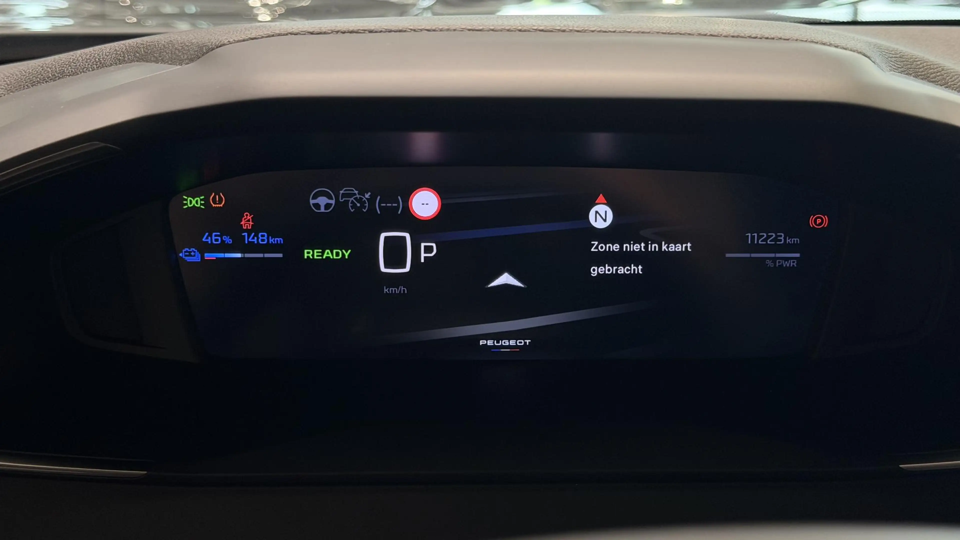Peugeot e-2008 EV Allure 54 kWh l Navi l Parkeersensoren l Apple — photo 4