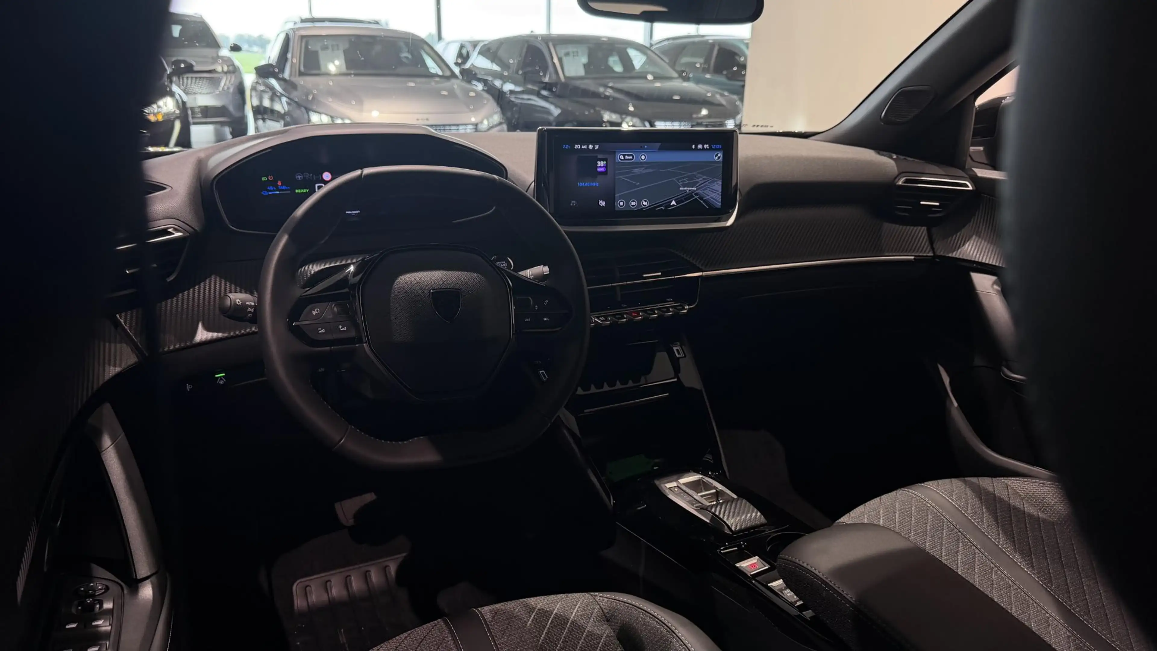 Peugeot e-2008 EV Allure 54 kWh l Navi l Parkeersensoren l Apple — photo 13