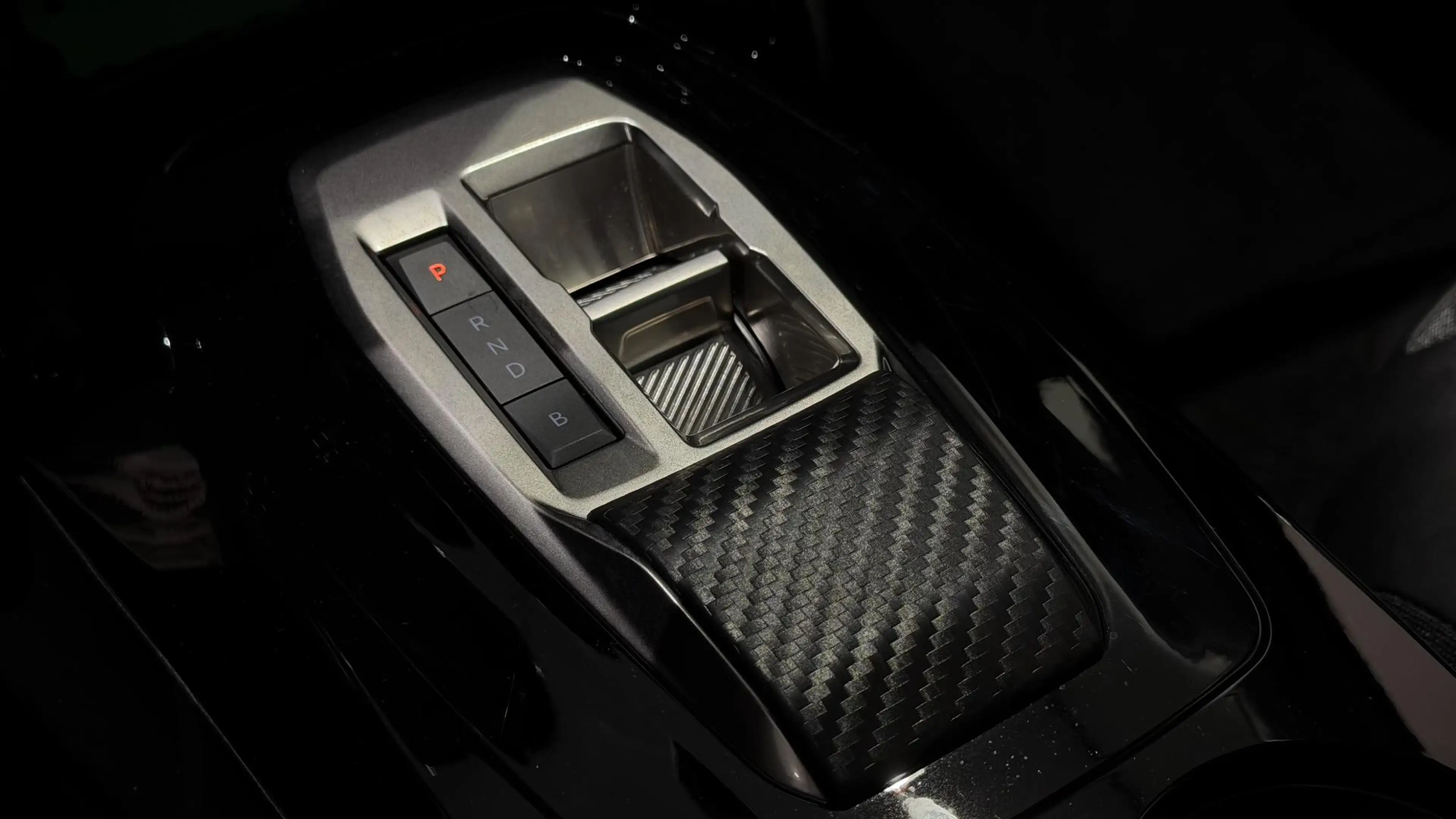 Peugeot e-2008 EV Allure 54 kWh l Navi l Parkeersensoren l Apple — photo 11