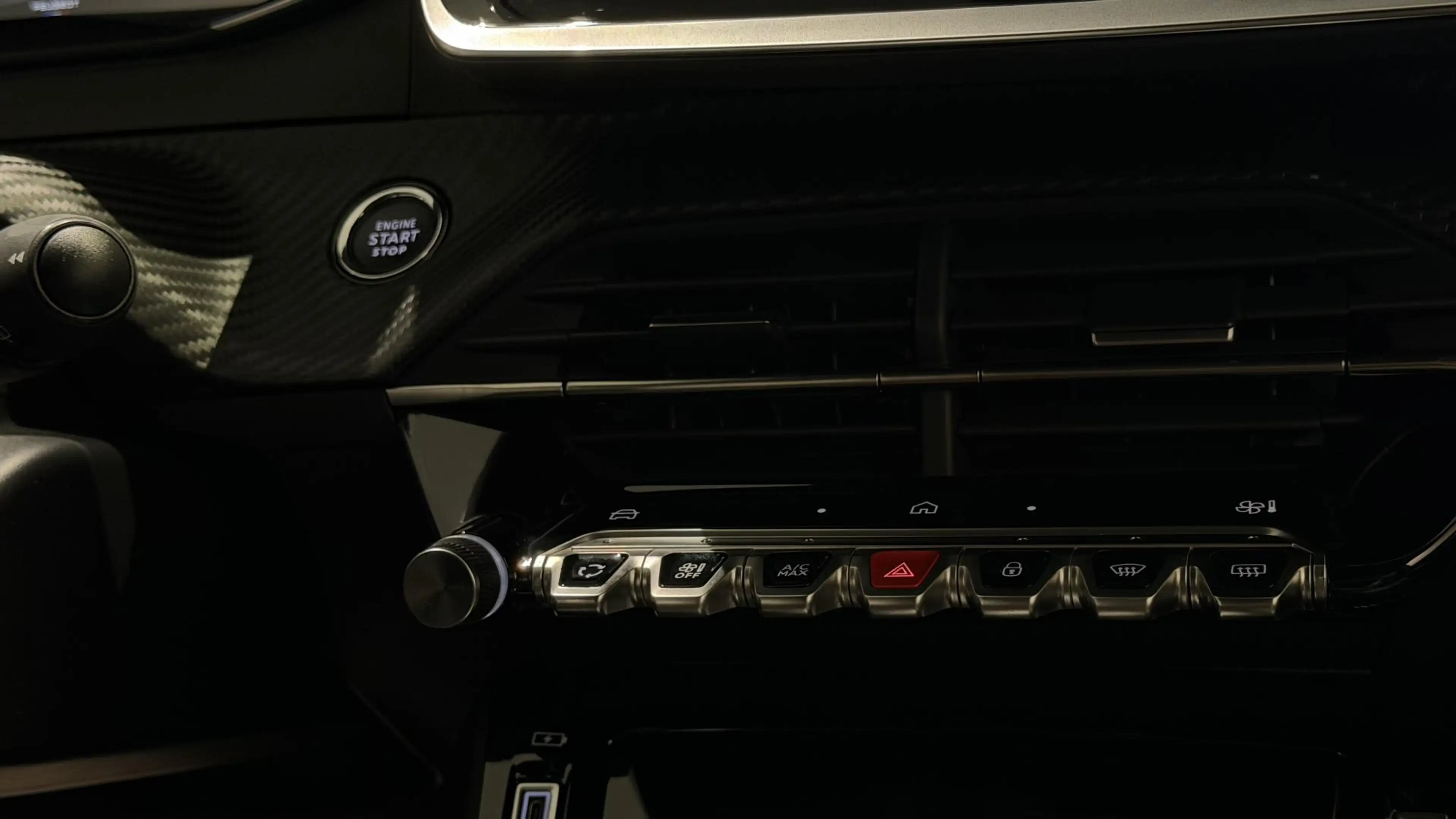 Peugeot e-2008 EV Allure 54 kWh l Navi l Parkeersensoren l Apple — photo 6