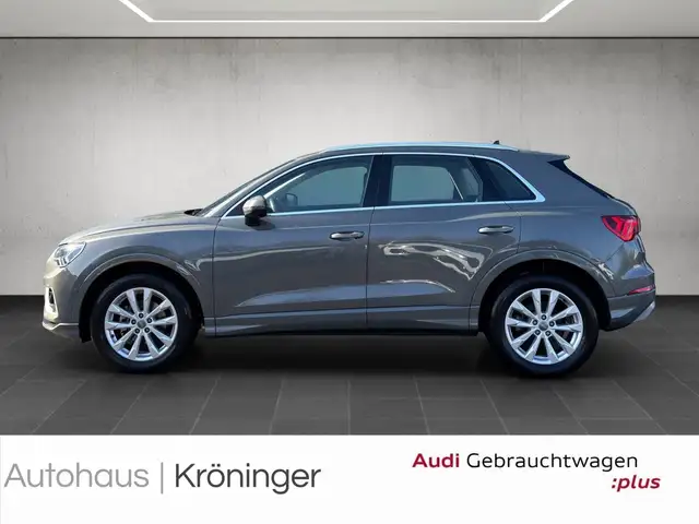 Audi Q3 view 3