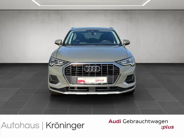 Audi Q3 view 5