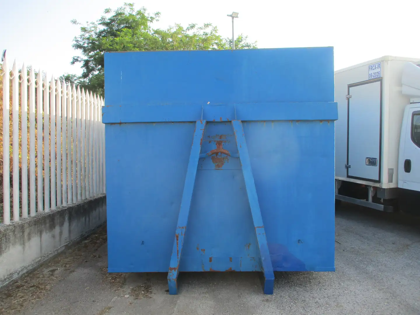 Iveco CASSA SCARRABILE IN FERRO LUNGA 6 METRI Blu/Azzurro - 2