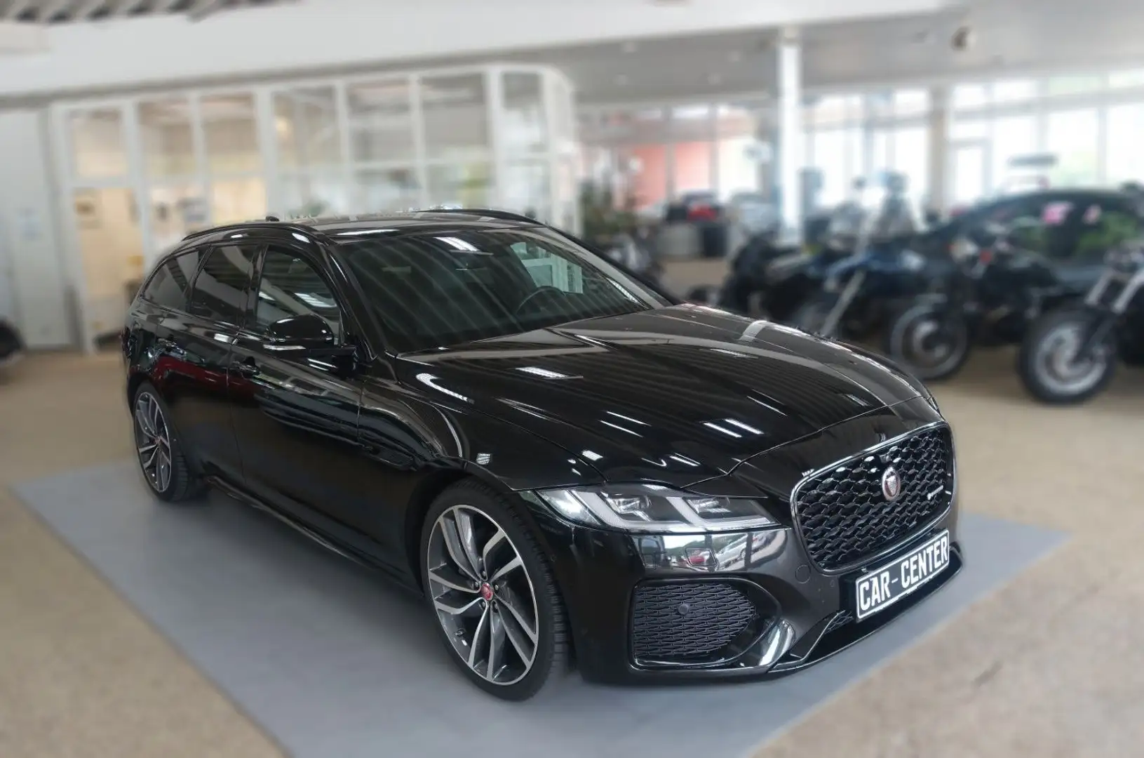 Jaguar XF Sportbrake R-Dynamic SE AWD; Black Pack PANO Siyah - 1