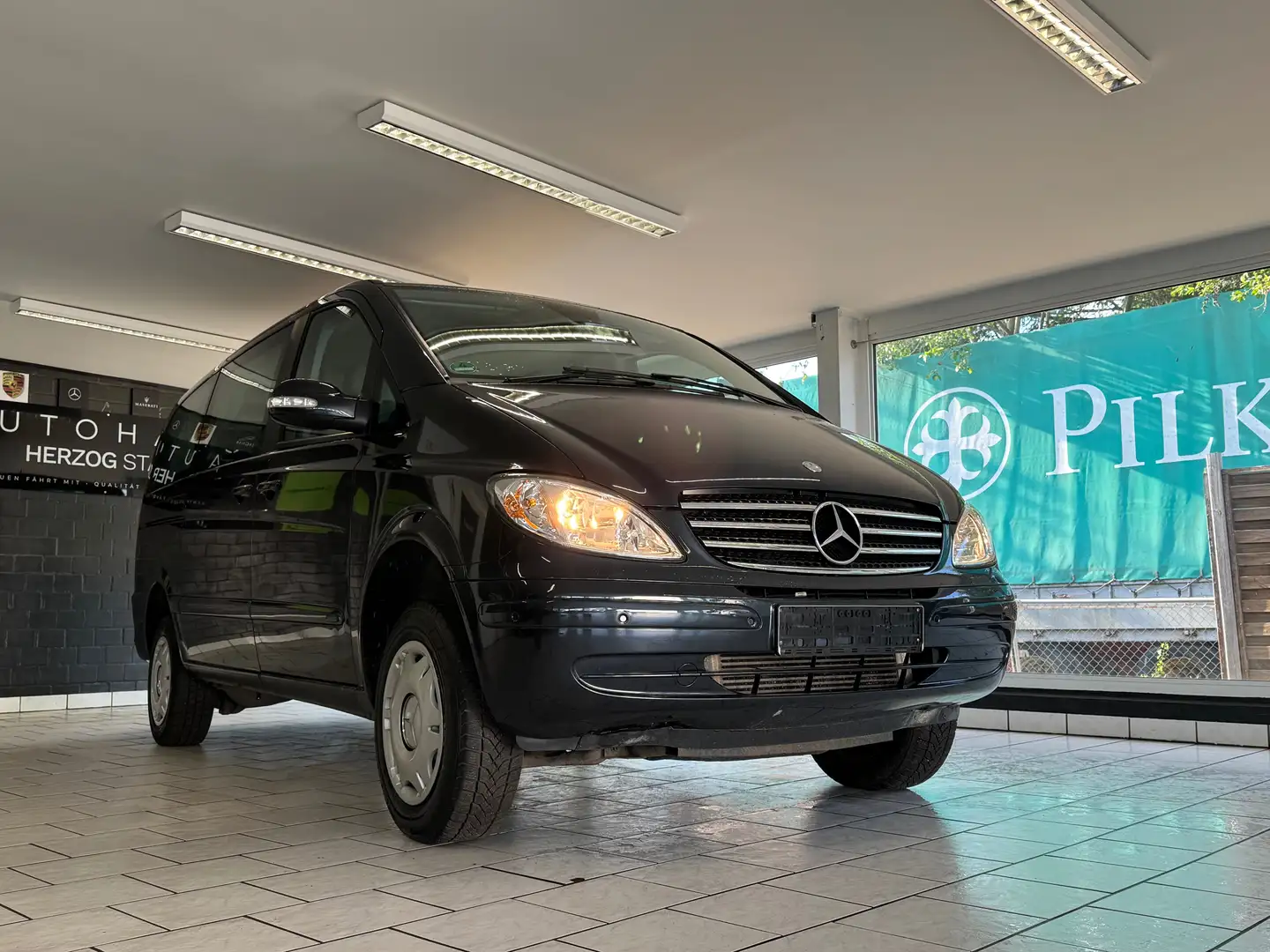 Mercedes-Benz Viano 2.2 CDI extralang Automatik 4Matic Trend Activity Modrá - 2