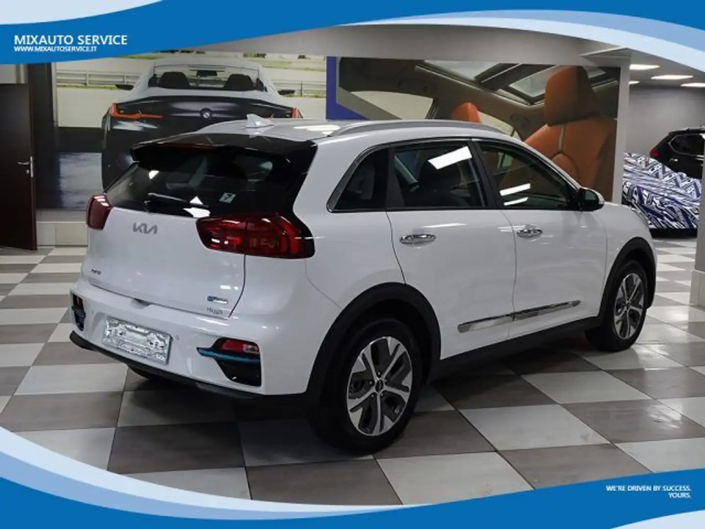 Kia e-Niro BEV 64kwh 204cv Drive Bianco - 2