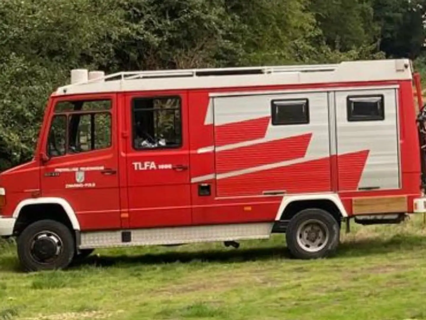 Mercedes-Benz Vario 814DA 4x4 Roşu - 1