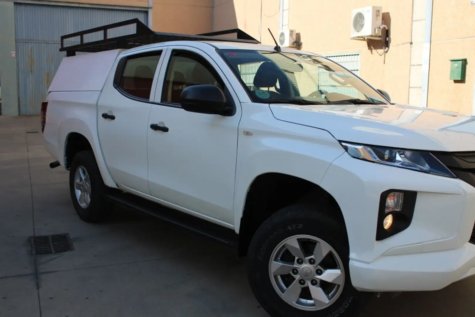 Mitsubishi L200 2.2DI-D Doble Cabina M-PRO Blanco - 2