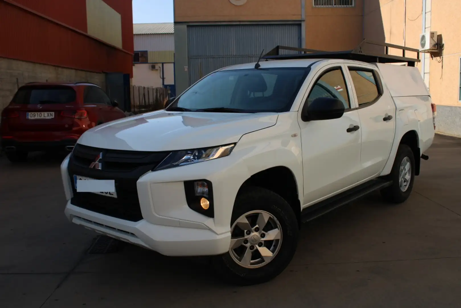 Mitsubishi L200 2.2DI-D Doble Cabina M-PRO Blanco - 1