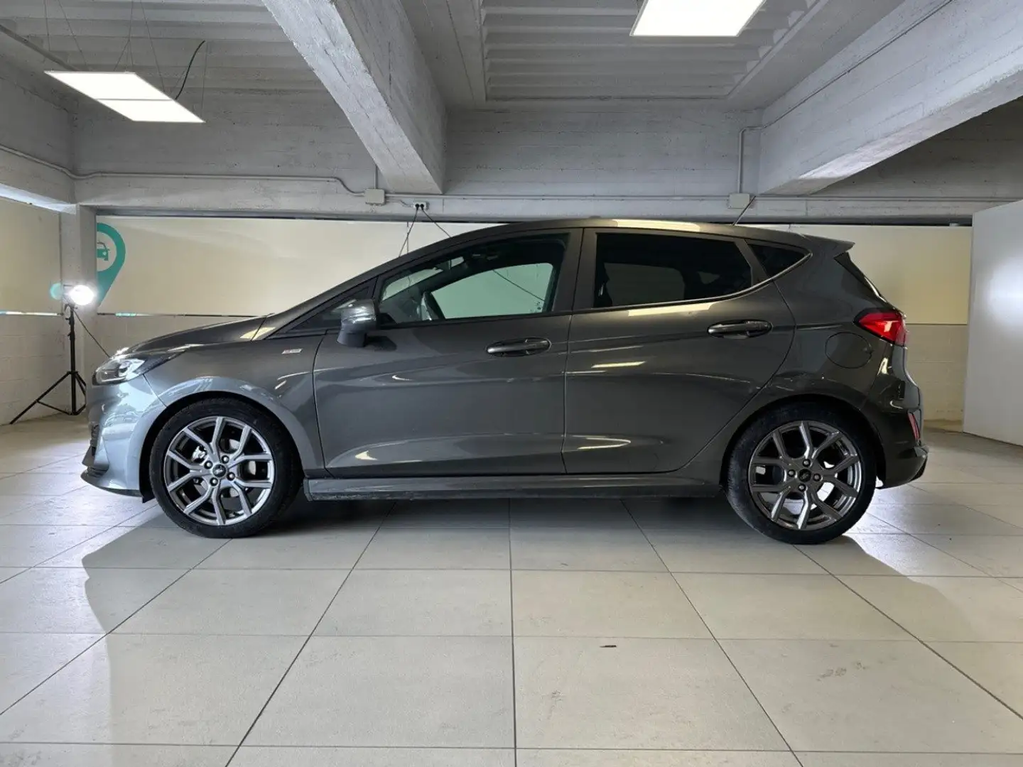 Ford Fiesta 1.0 EcoBoost Hybrid 125CV ST-Line Grau - 2