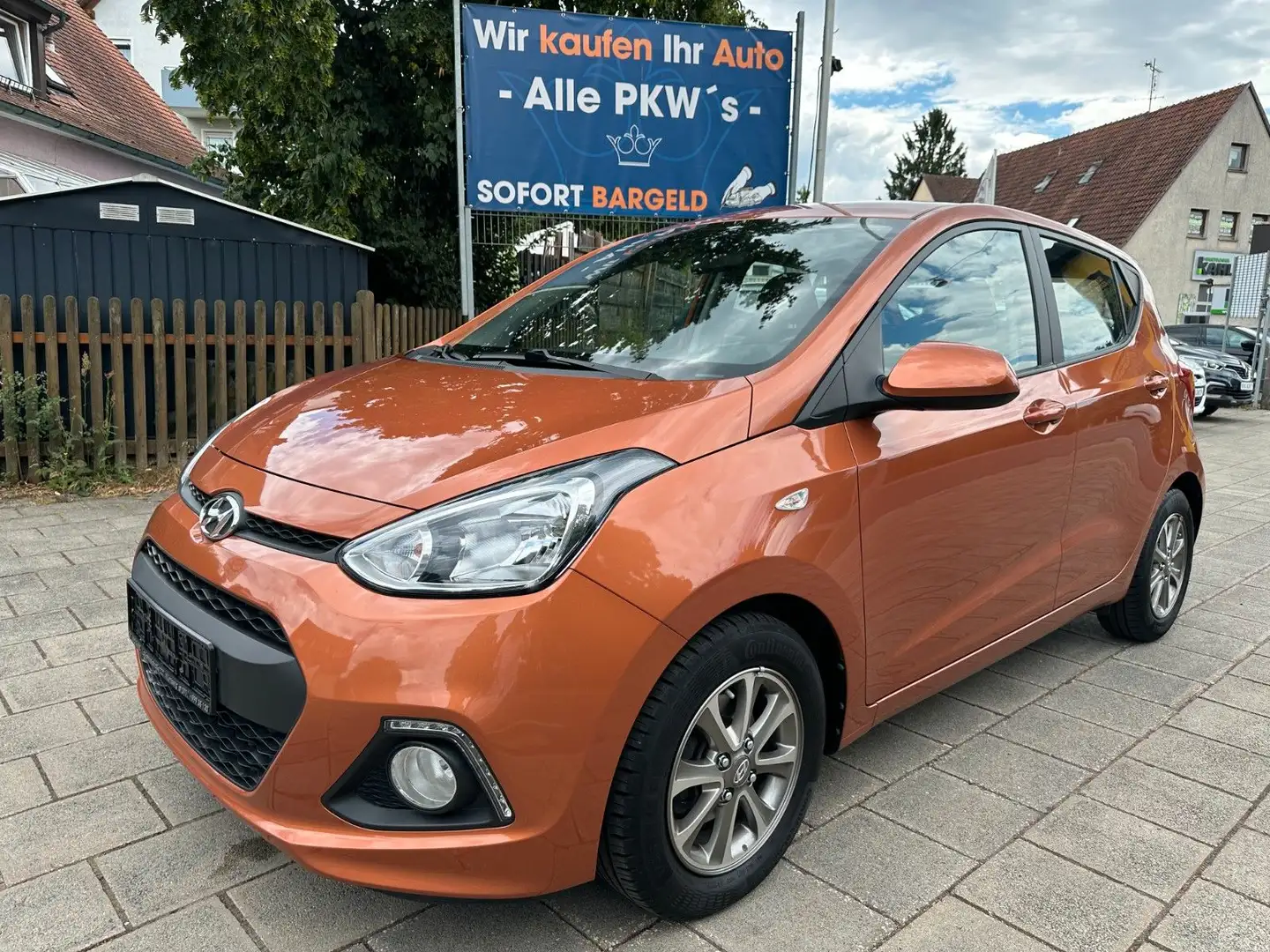 Hyundai i10 FIFA World Cup Edition 1 HAND/SHZ/TEMPOMAT Oranje - 1