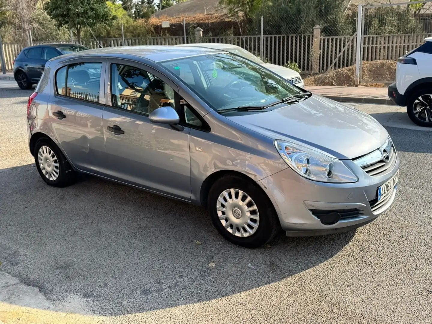 Opel Corsa 1.2 Cosmo Gris - 2