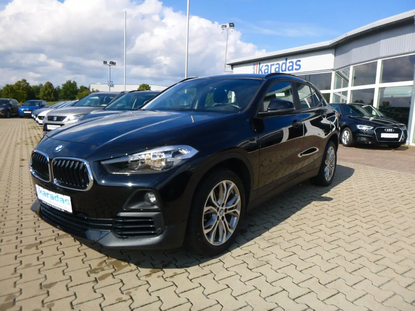 BMW X2 sDrive 18 i 57.300 KM/AUT/NAVI Schwarz - 1