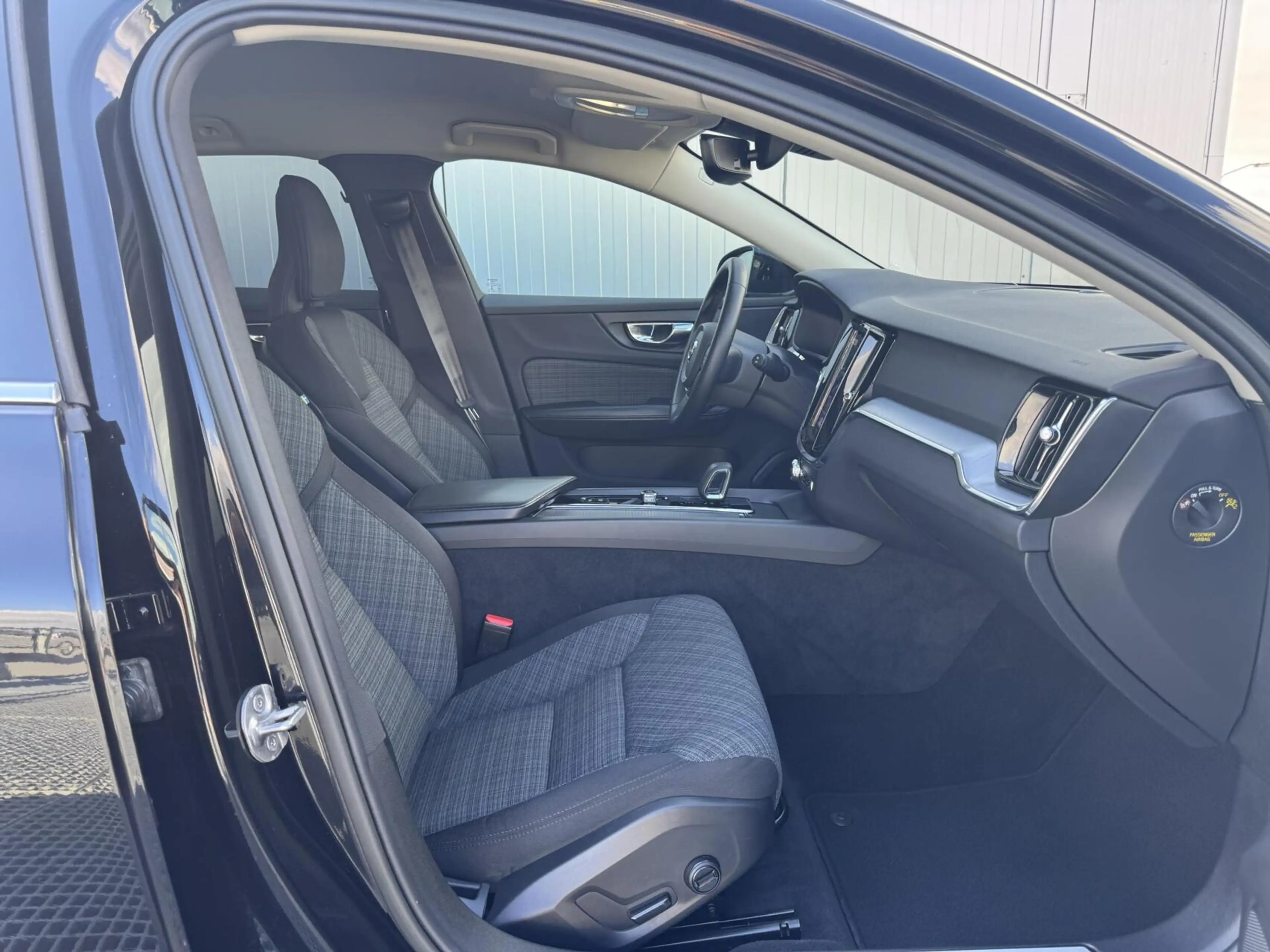 Volvo V60 2.0 B3 Core|Navi|NL-Auto|Adaptive Cruise|LED — photo 37