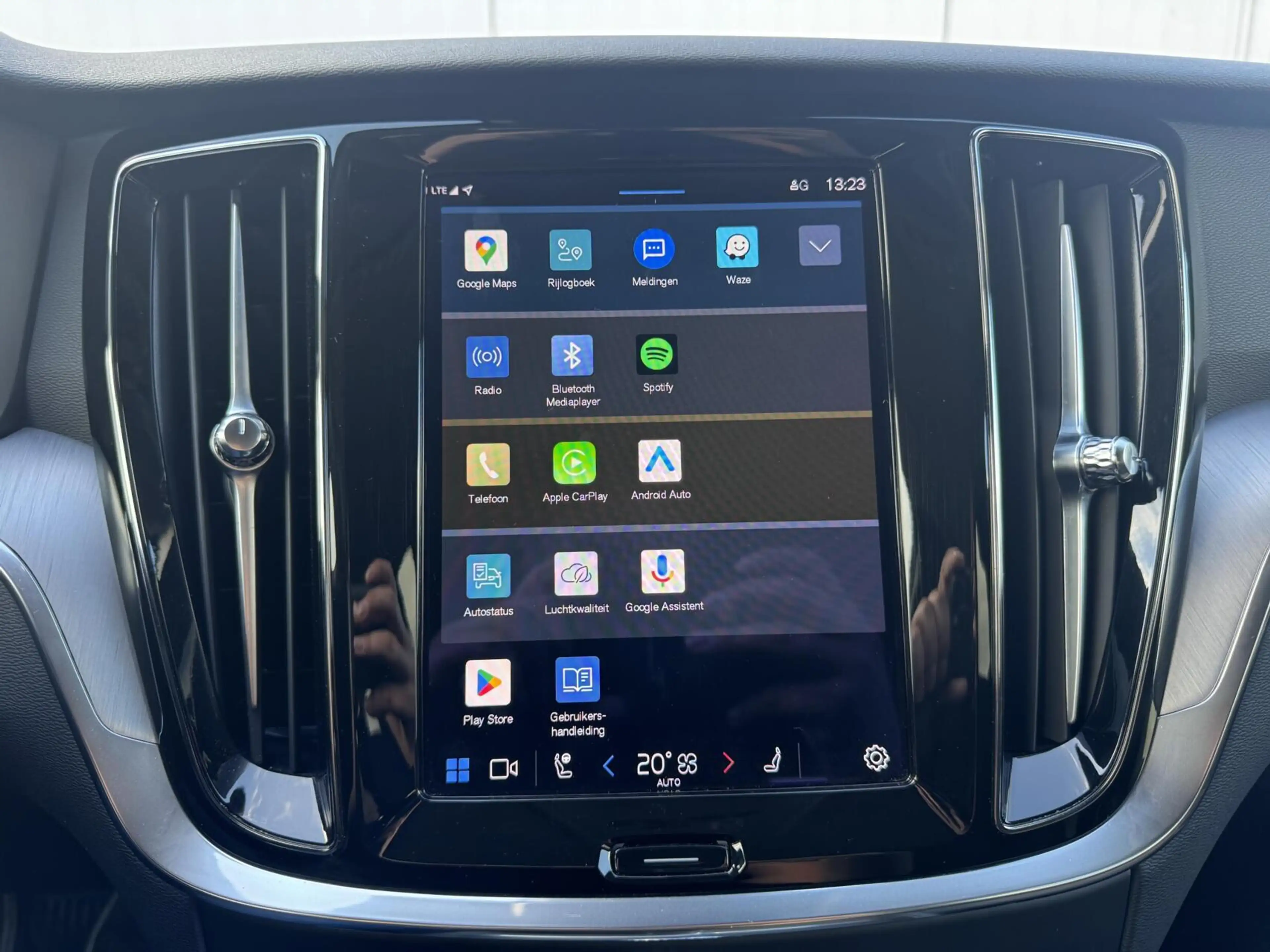 Volvo V60 2.0 B3 Core|Navi|NL-Auto|Adaptive Cruise|LED — photo 23