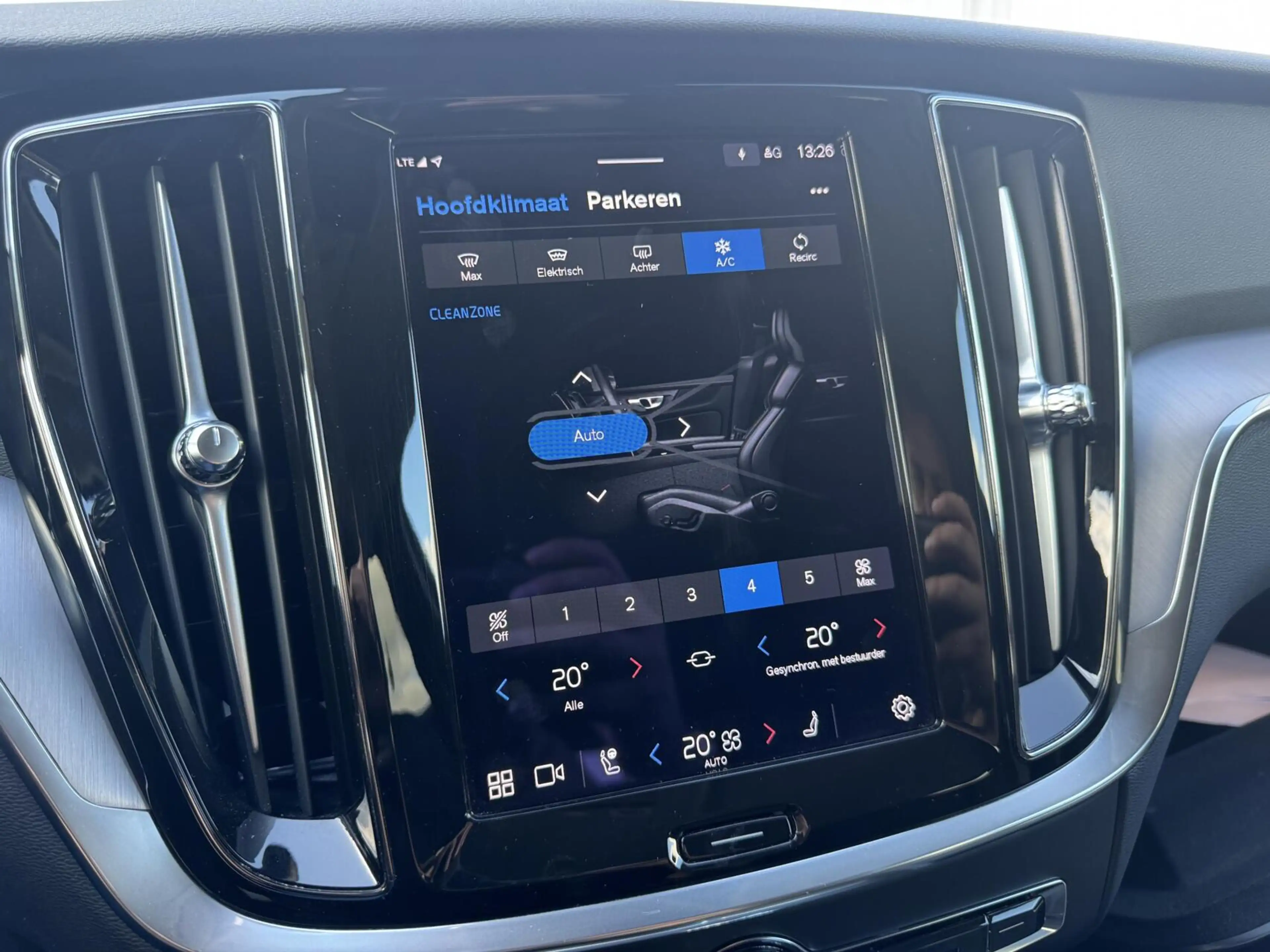 Volvo V60 2.0 B3 Core|Navi|NL-Auto|Adaptive Cruise|LED — photo 25