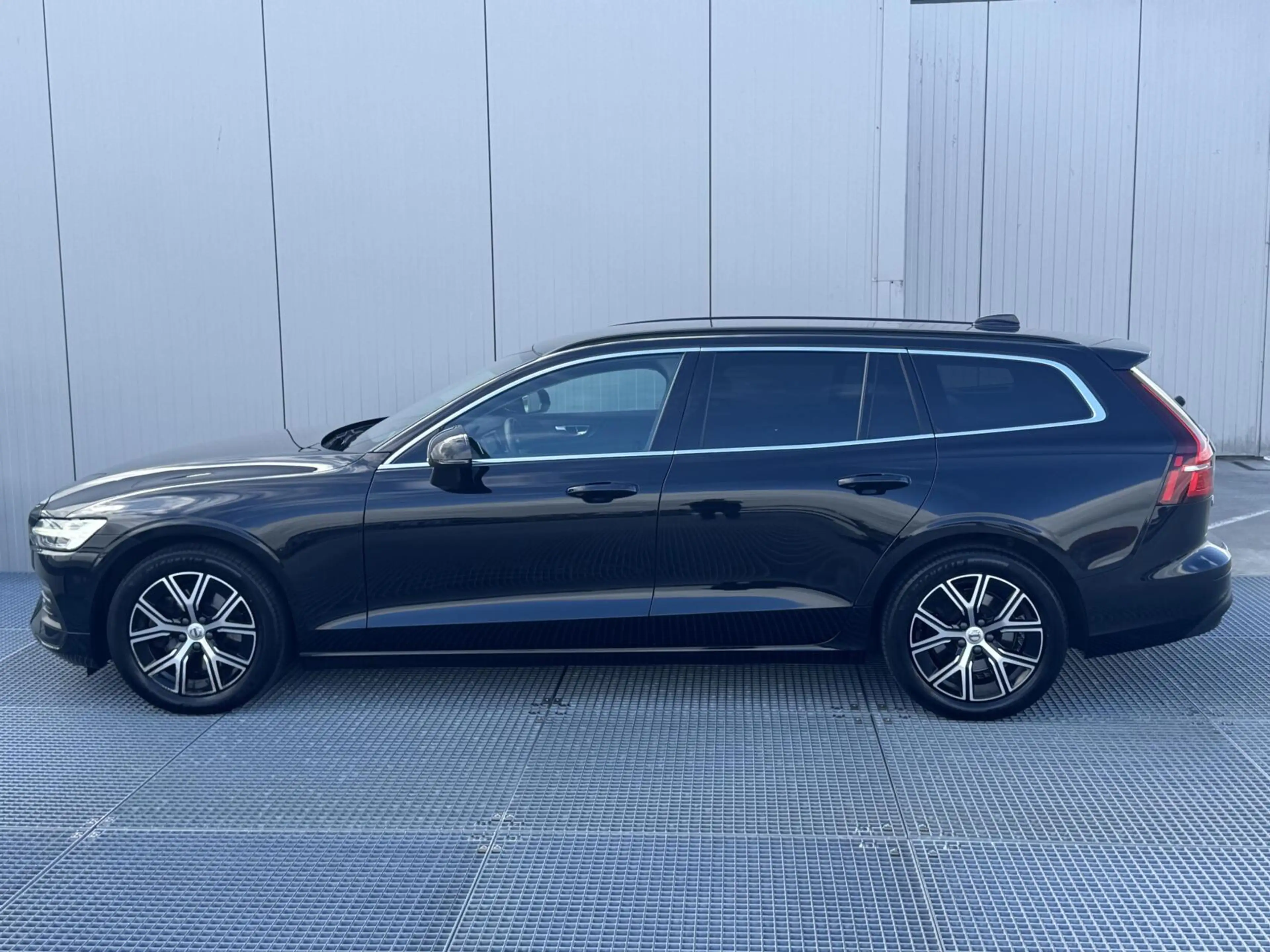 Volvo V60 2.0 B3 Core|Navi|NL-Auto|Adaptive Cruise|LED — photo 5