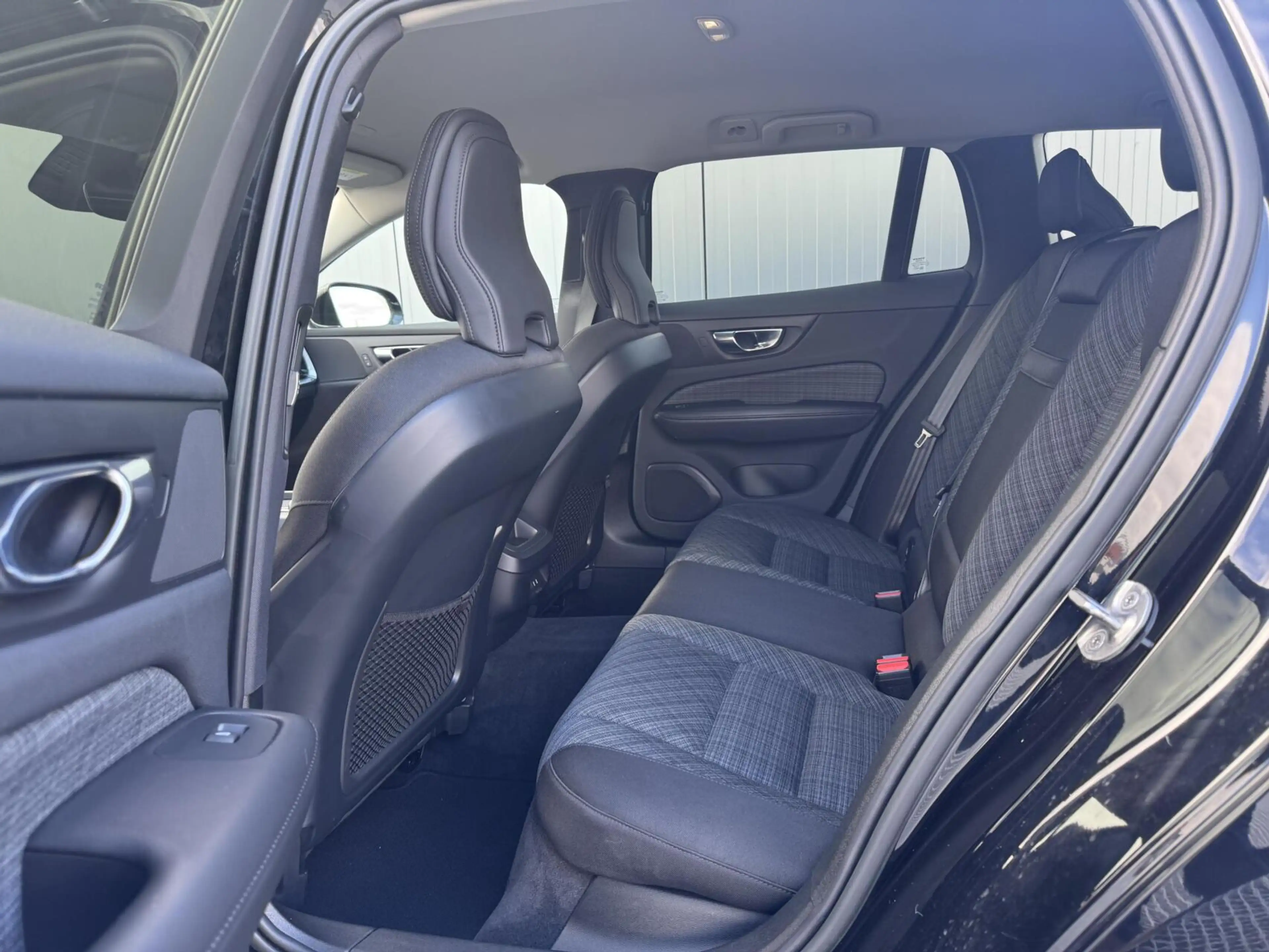Volvo V60 2.0 B3 Core|Navi|NL-Auto|Adaptive Cruise|LED — photo 20