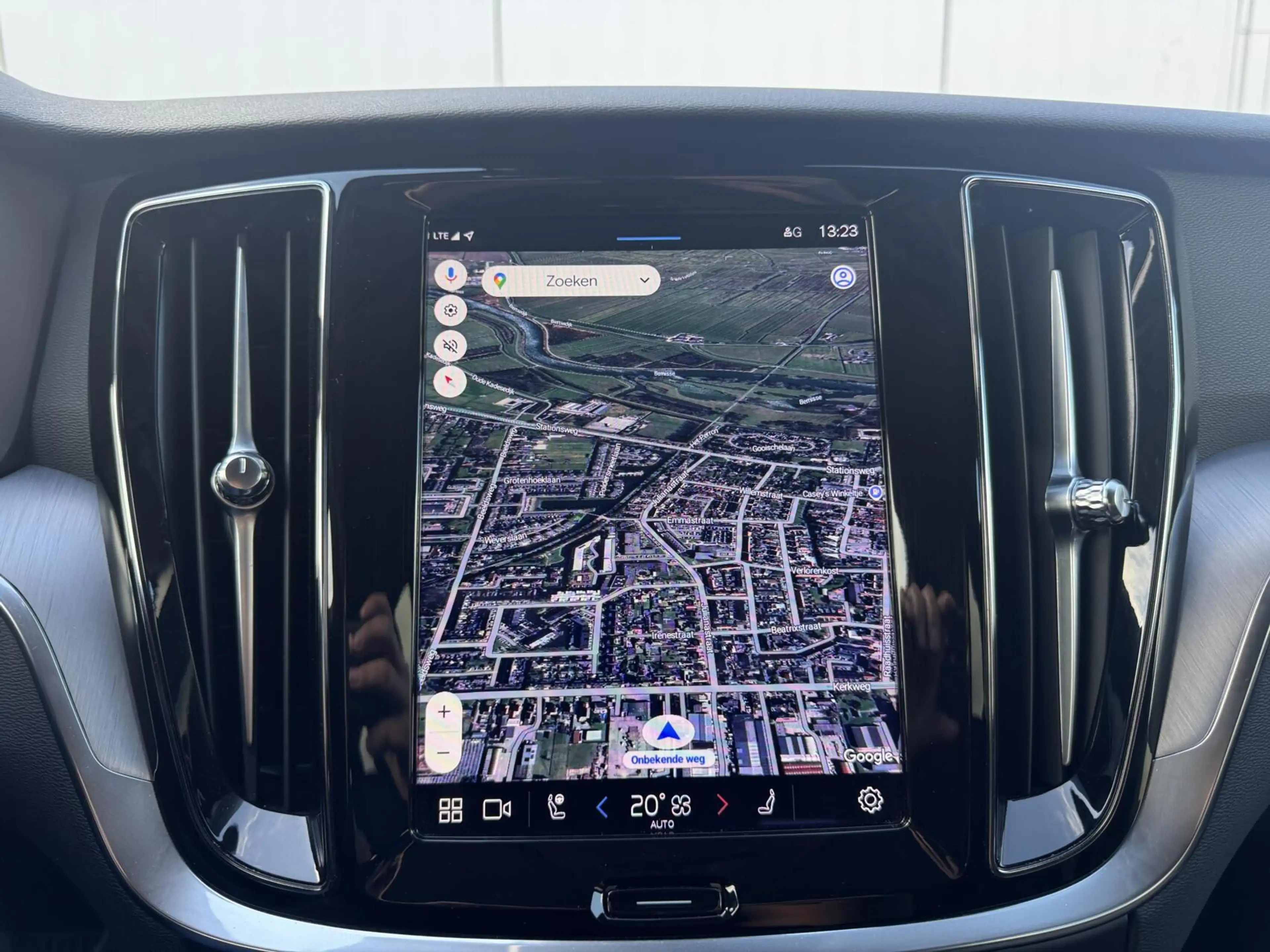 Volvo V60 2.0 B3 Core|Navi|NL-Auto|Adaptive Cruise|LED — photo 8