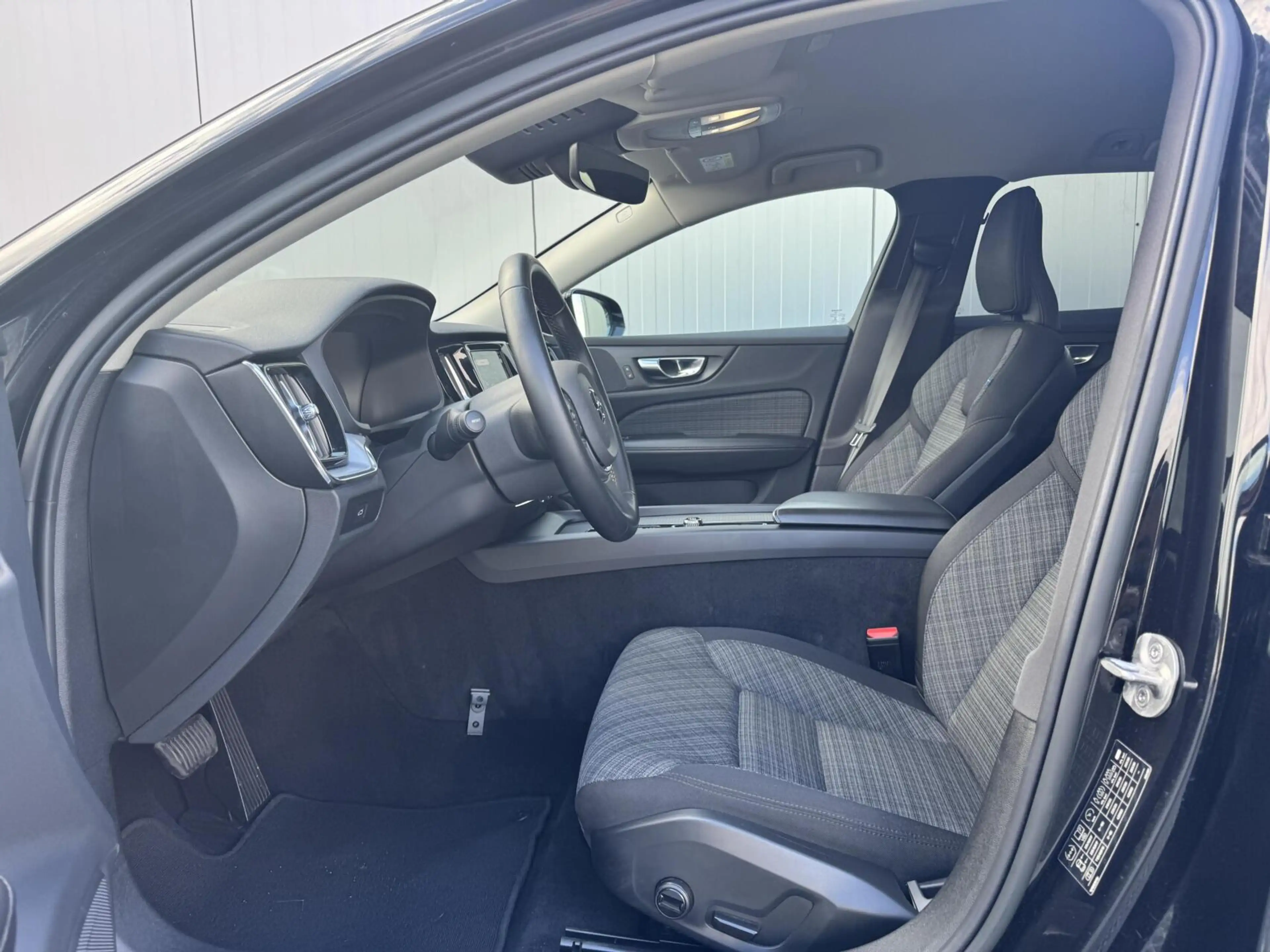 Volvo V60 2.0 B3 Core|Navi|NL-Auto|Adaptive Cruise|LED — photo 19