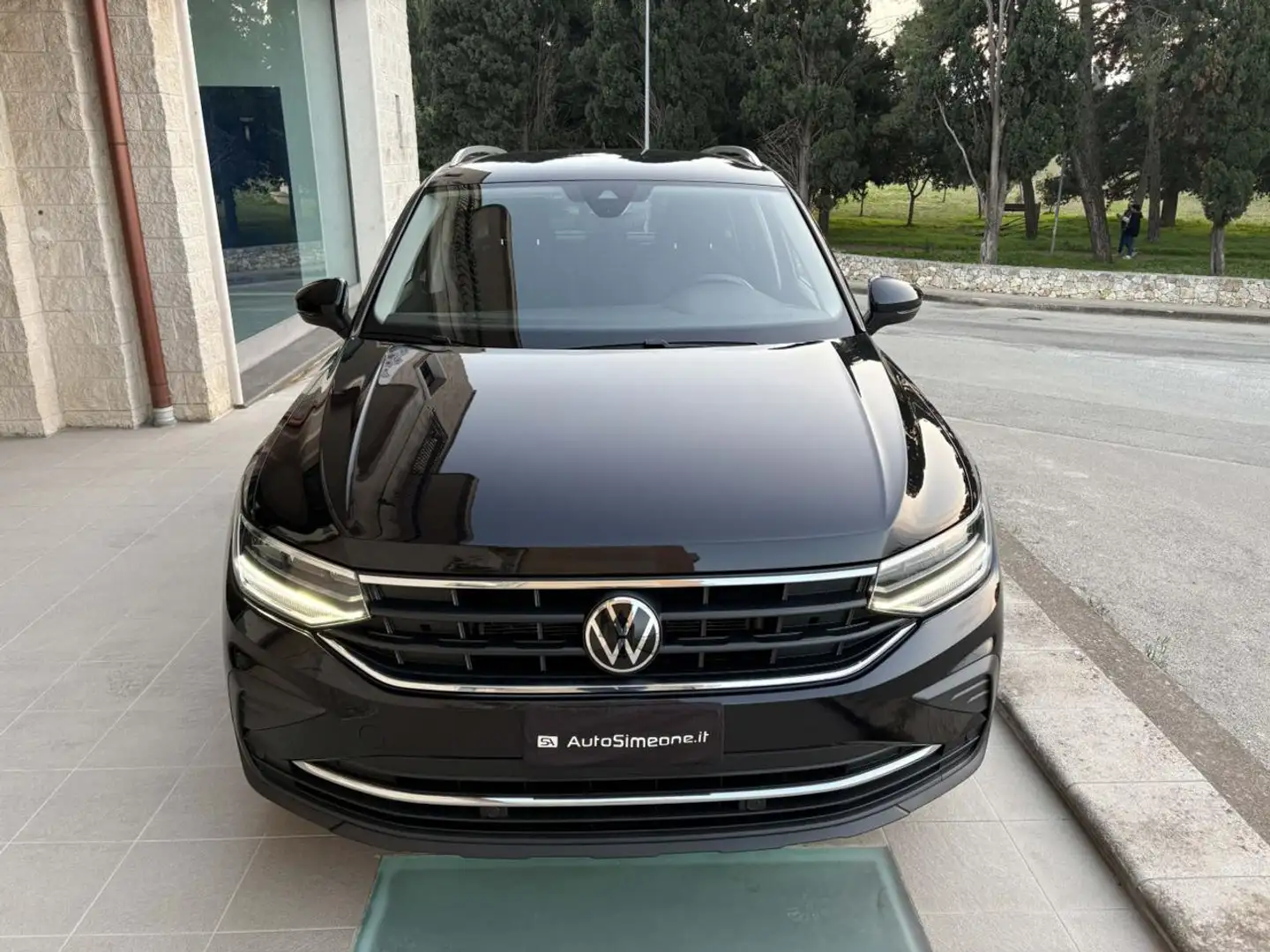 Volkswagen Tiguan 2.0 TDI 150 CV SCR DSG Life TELECAMERA Nero - 2